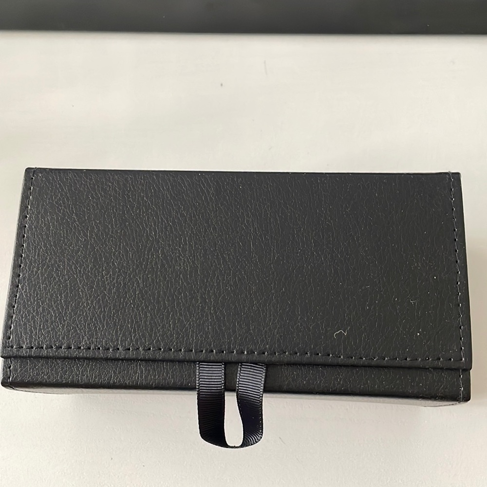 Travel / storage eyeglass/ sunglasses case - Picture 2 of 4